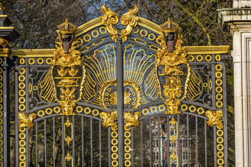 Golden Canada Maroto Gate Buckingham Palace London England - obrazy, fototapety, plakaty