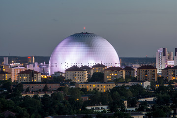 Globen en sommarnatt sett från Hammarbybacken