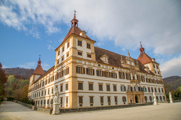 Fototapeta na wymiar Schloss Eggenberg, Graz, an einem wunderschönen Herbsttag