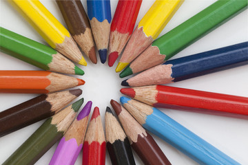 circle of colored pencils