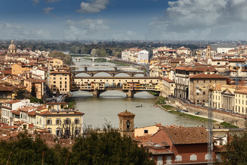 Fototapeta na wymiar across the river Arno is spanned by several beautiful bridges, the most popular with tourists, the Ponte Vecchio and the Ponte Santa Trinita and Ponte alle Grazie