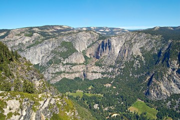 Valley view in the Yosemite National Park