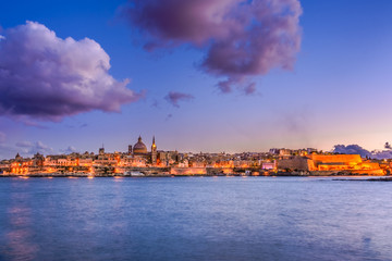 Fototapeta na wymiar Valetta by night, Malta