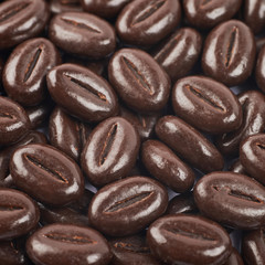 Surface coated with chocolate candies