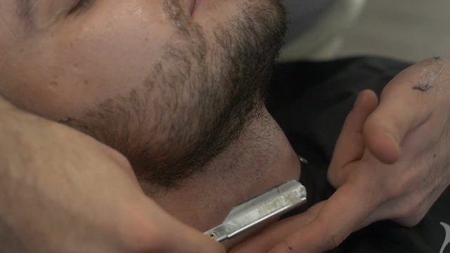 The man barber beard dub to the client