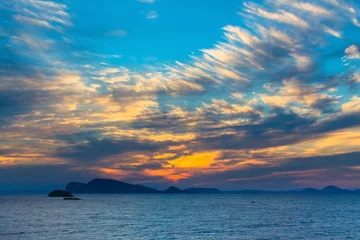 Photo sur Plexiglas Mer / coucher de soleil Stunning sunset in the sea among the Islands.