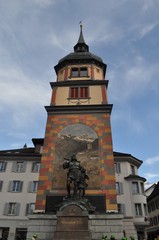 Fototapeta na wymiar Telldenkmal in Altdorf i, Kanton Uri, Schweiz - Bronzefiguren als Denkmal mit Wilhelm Tell und Sohn Walter