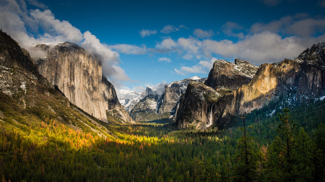 Fototapeta Tunnel View, Yosemite Valley, and Bridalveil Fall After a Winter Storm in Yosemite National Park