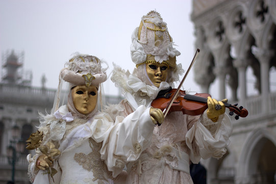 I meravigliosi costumi carnevaleschi a Venezia