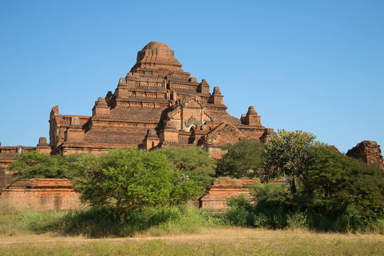 Dhamma–yan–gyi the largest ancient Buddhist temple in Bagan. Myanmar