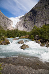 Cascata del ghiacciaio in Norvegia