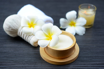 Fototapeta na wymiar Yogurt natural spa treatments for skin.