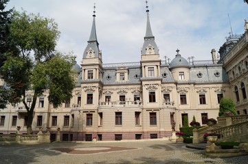 Fototapeta na wymiar Palace in neo-baroque style of textile entrepreneur - Israel Poznanski - in Lodz, Poland 