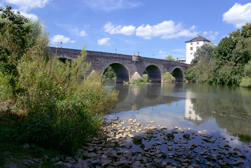 Fototapeta na wymiar Die Lahnbrücke in Limburg, Gemeinde Limburg, Lahn