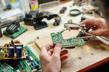 third hand magnifier with a device for soldering