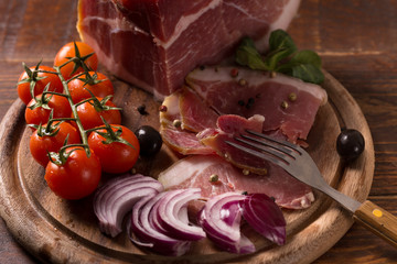 smoked jambon on a cutting board