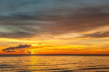 Obraz premium Beautiful sunset at Boracay beach, Philippines