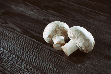 Fresh raw champignons