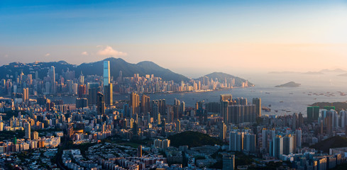 Obraz premium Top view from The lion rock park, sunset onver Kowloon and Hong kong sky.