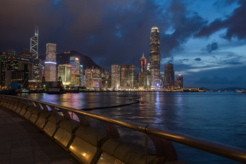 Fototapeta na wymiar Hong Kong central business district over Victoria Bay at night