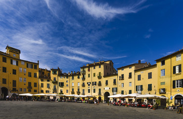 Fototapeta na wymiar The piazza anfiteatro (Amphitheatre square) Lucca Tuscany Italy
