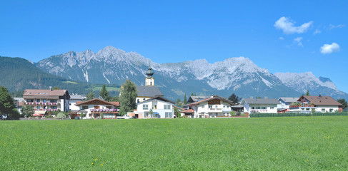 Fototapeta na wymiar Urlaubsort Söll in Tirol,Alpen,Österreich