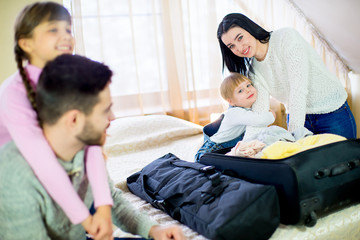 Obraz premium family came to the hotel