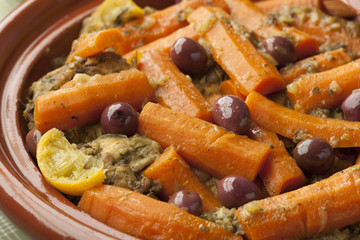  Moroccan dish with chicken and carrots
