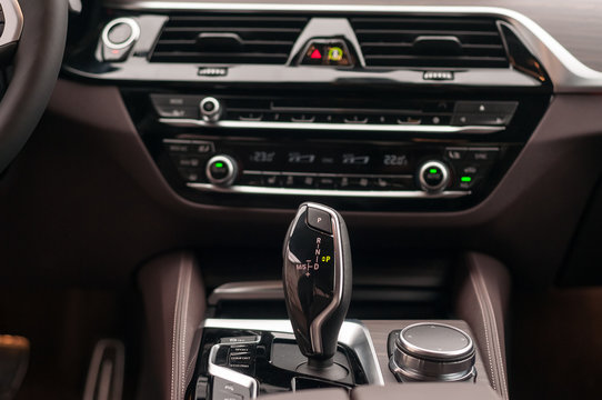 Automatic gearbox. Climate control unit.