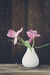 Rosa Tulpen in der Vase