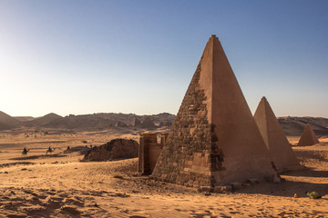 Obraz na płótnie Canvas Meroe pyramids at sunrise.