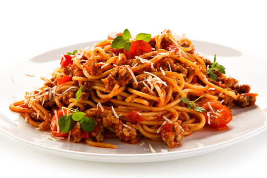Pasta with meat, tomato sauce and vegetables 