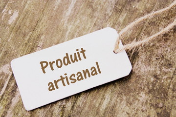 produit artisanal sur écriteau,et bois