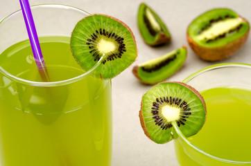 juice and segments of kiwi on a white background/cocktails in glass glasses of the decorated kiwis