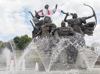 Obraz premium Monument of City-founders at Independence Square in Kiev, Ukraine