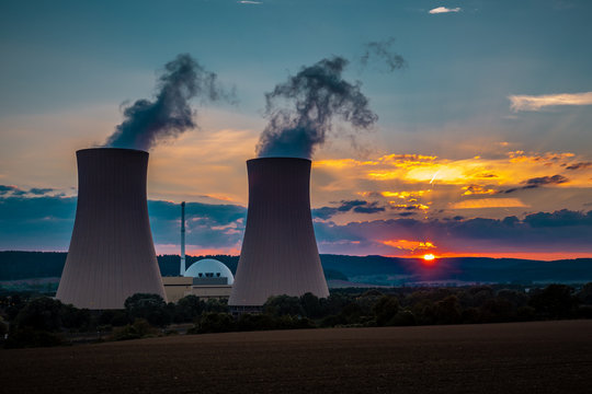 AKW im Sonnenuntergang