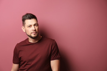 Obraz premium Handsome young man posing on color background