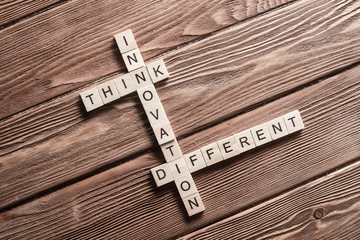 Obraz premium Conceptual keywords on wooden table with elements of game making crossword