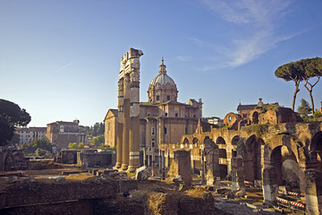Fototapeta premium Il Colosseo e altri monumenti di Roma. Una città piena di storia. 