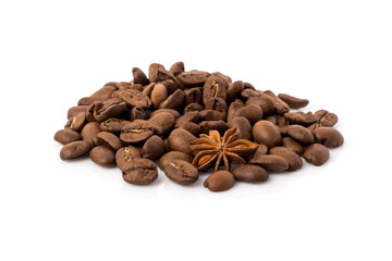 Naklejka premium Coffee beans and spices scattered on white, food photo