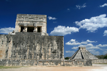 Naklejka premium Temple of The Jaguar / Chichen Itza, Mexico