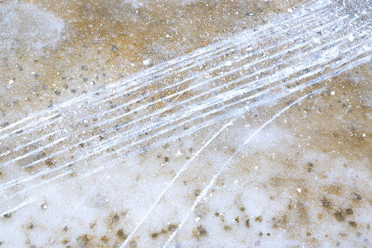 Scrape the ice by studded tires
