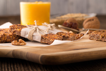 Cereal bars with raisins, nuts and orange juice.