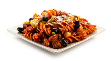 Pasta with meat, tomato sauce and vegetables 
