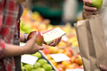 checking list at market.
