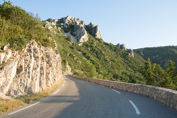 Serpentinen in Südfrankreich