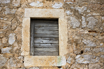 Fototapeta na wymiar Old dalmatian window