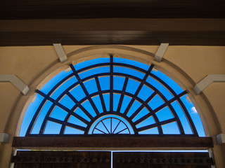 Obraz premium classic window and blue sky