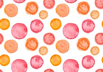 Tapeten Nahtloses Muster mit verschieden großen roten, orangefarbenen und gelben Tupfen, die in Aquarell auf sauberem weißem Hintergrund gemalt sind © tina bits