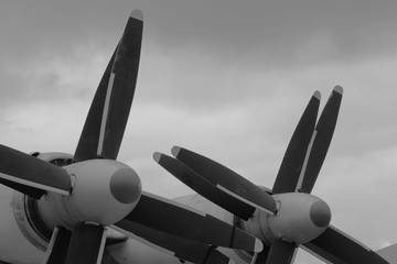 Turbine and propeller on the wing